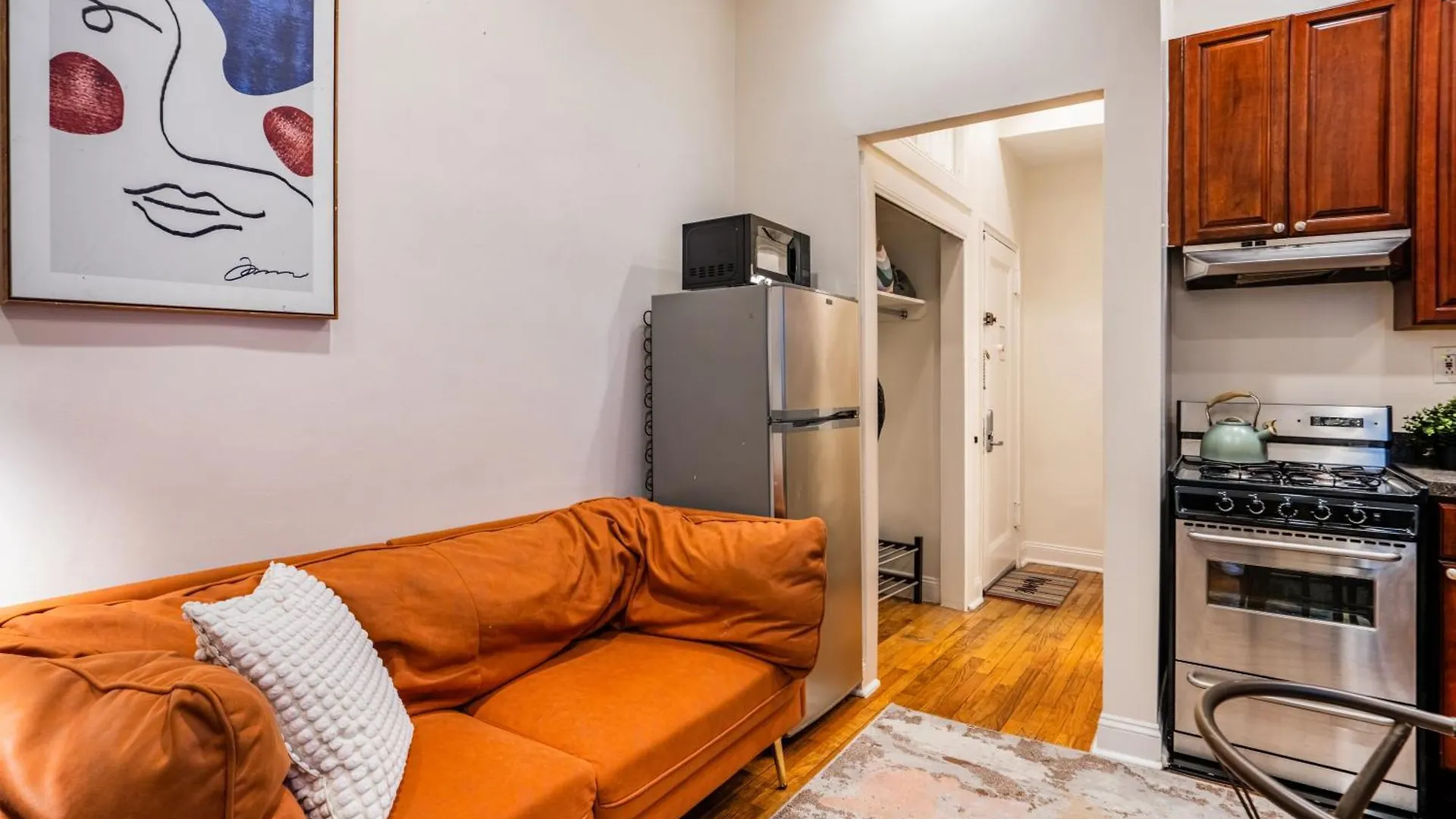3 Bedroom Cozy Home In Manhattan Valley New York 0*,