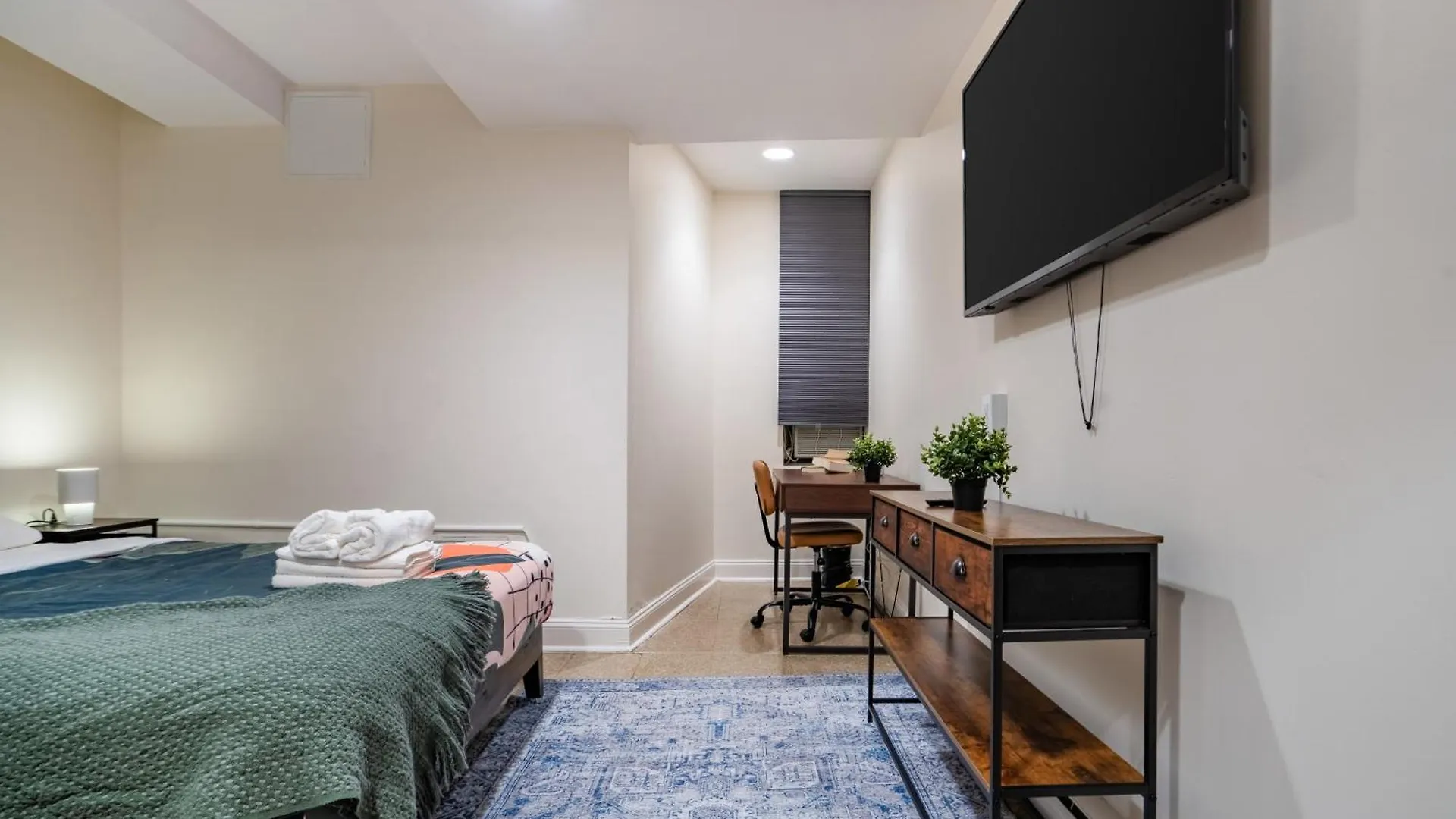 3 Bedroom Cozy Home In Manhattan Valley New York