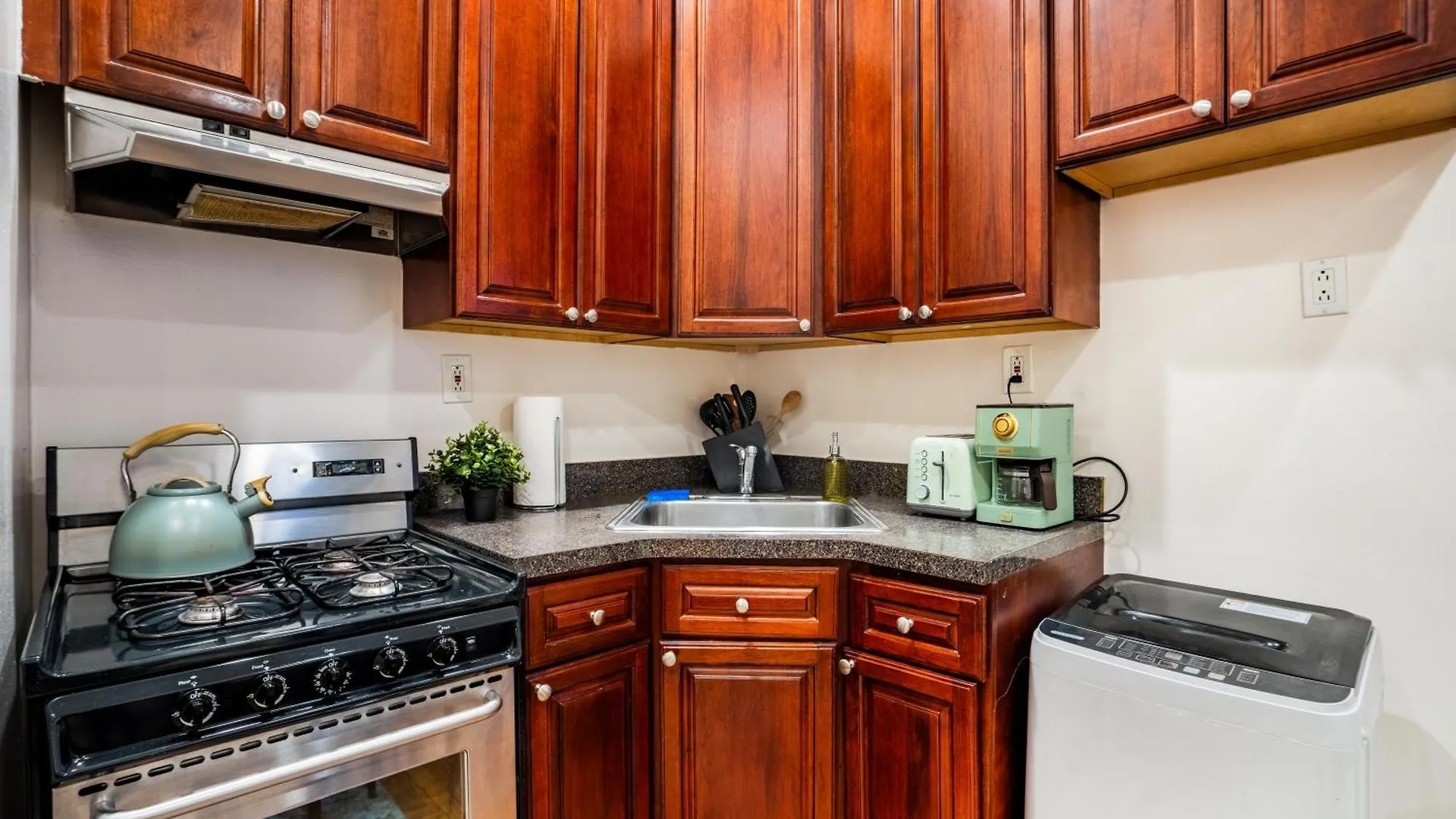 3 Bedroom Cozy Home In Manhattan Valley New York